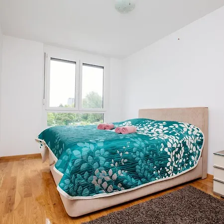 Bright 2-bed Free Parking & Wifi - Walk To Old Town