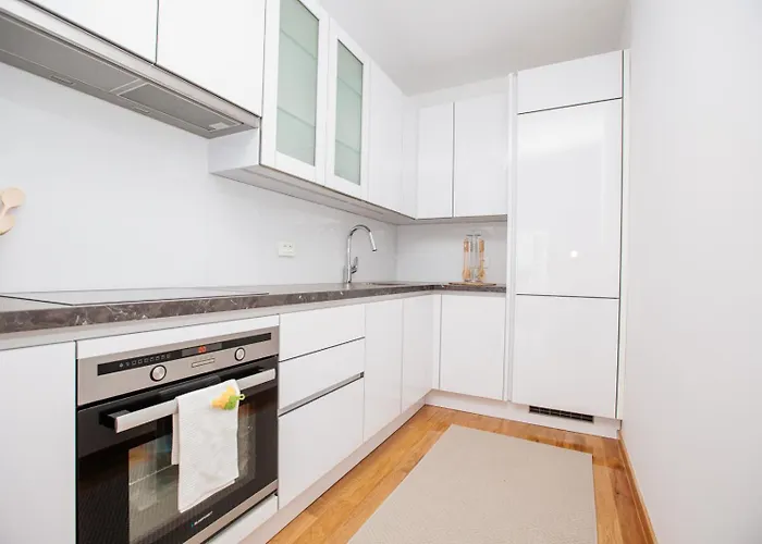 Apartamento Bright 2-bed Free Parking & Wifi - Walk To Old Town