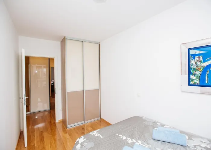 Apartamento Bright 2-bed Free Parking & Wifi - Walk To Old Town *