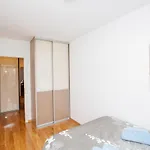 Apartment Bright 2-Bed Apartment Free Wifi And Walk To Old Town *