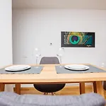 Bright 2-bed Free Wifi And Walk To Old Town *