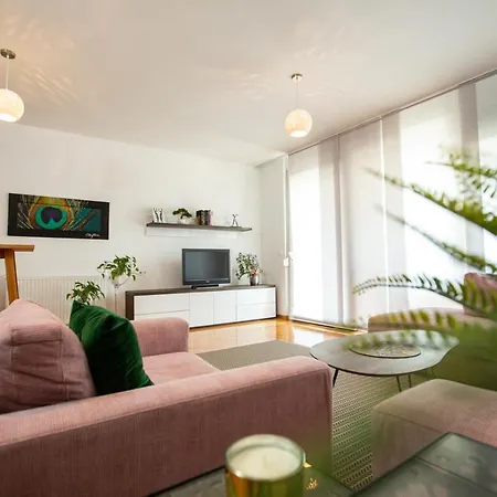 Bright 2-Bed Apartment Free Wifi And Walk To Old Town