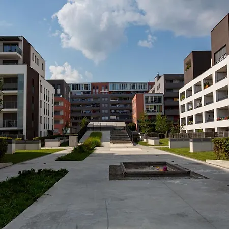 Apartmán Bright 2-bed Free Wifi And Walk To Old Town Lublaň