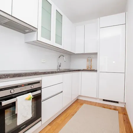 Apartmán Bright 2-bed Free Wifi And Walk To Old Town