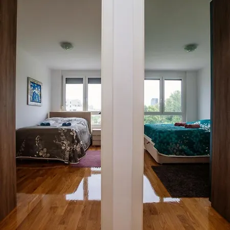 Bright 2-bed Free Parking & Wifi - Walk To Old Town