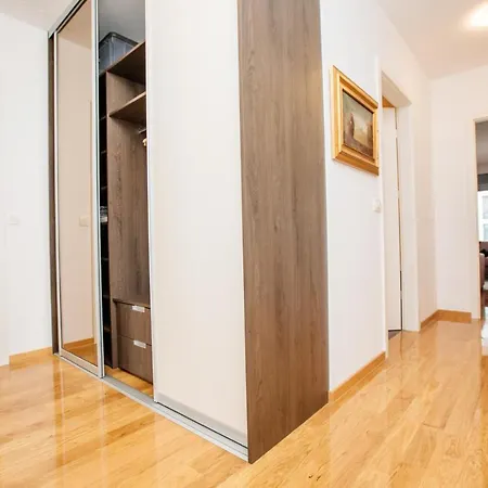 Bright 2-bed Free Parking & Wifi - Walk To Old Town * Ljubljana