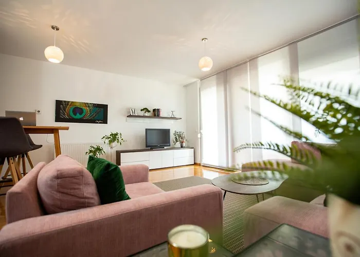 Bright 2-bed Free Parking & Wifi - Walk To Old Town