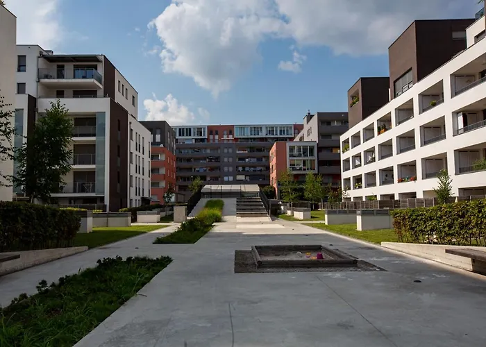 Apartment Bright 2-bed Free Parking & Wifi - Walk To Old Town Ljubljana