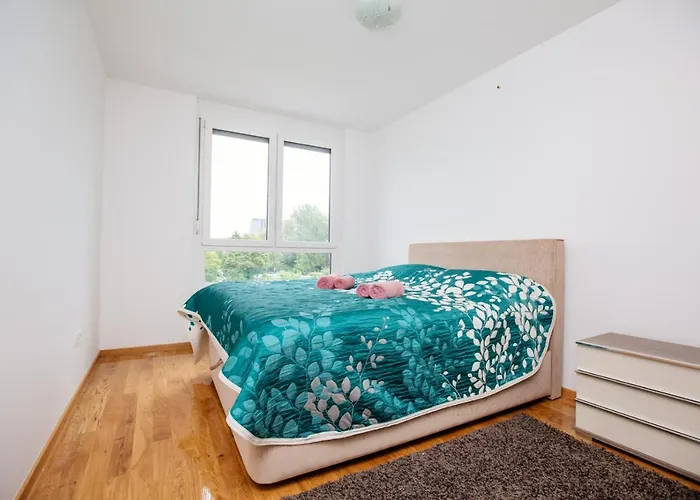 Bright 2-Bed Apartment Free Wifi And Walk To Old Town