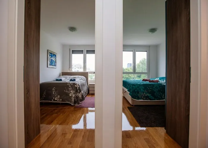 Bright 2-Bed Apartment Free Wifi And Walk To Old Town