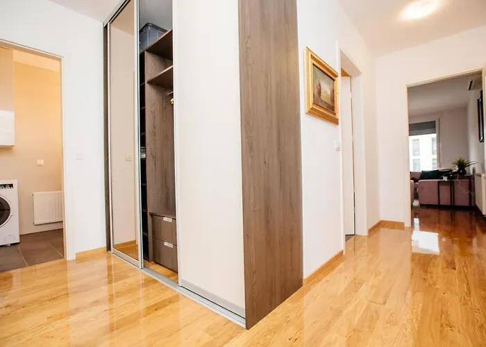 Bright 2-Bed Apartment Free Wifi And Walk To Old Town * リュブリャナ