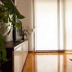 Lägenhet Bright 2-bed Free Wifi And Walk To Old Town