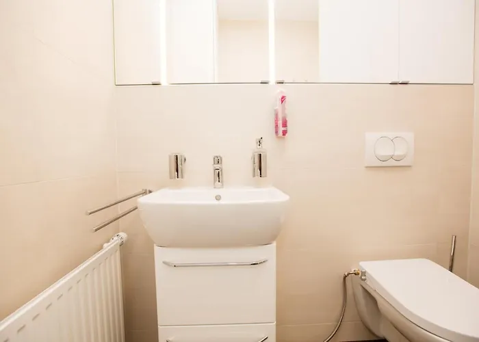 Bright 2-bed Free Parking & Wifi - Walk To Old Town Appartement Ljubljana